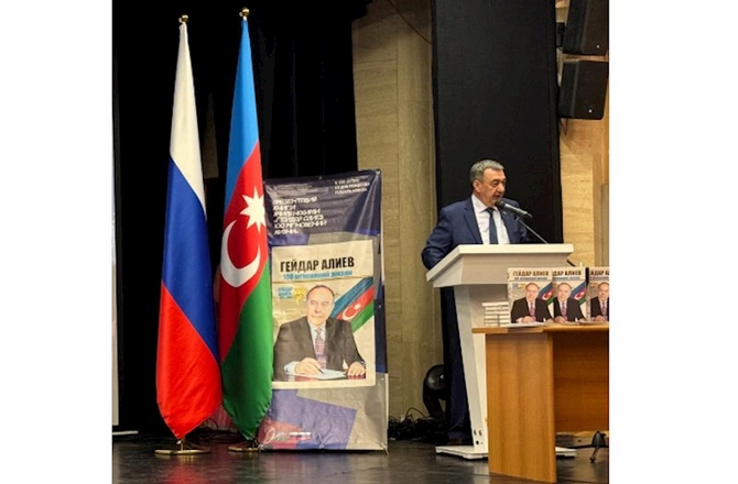 Sankt-Peterburqda “Heydər Əliyevin həyatının 100 anı” kitabının təqdimatı — FOTOLAR