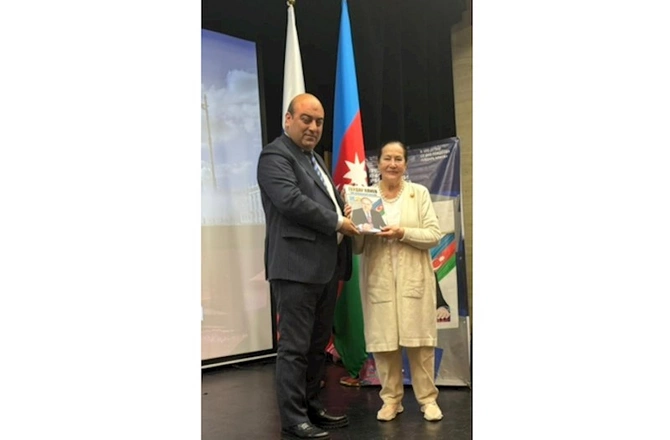 Sankt-Peterburqda “Heydər Əliyevin həyatının 100 anı” kitabının təqdimatı — FOTOLAR