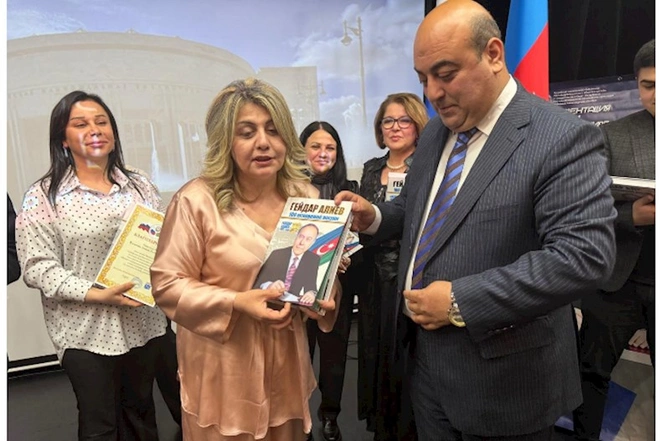 Sankt-Peterburqda “Heydər Əliyevin həyatının 100 anı” kitabının təqdimatı — FOTOLAR