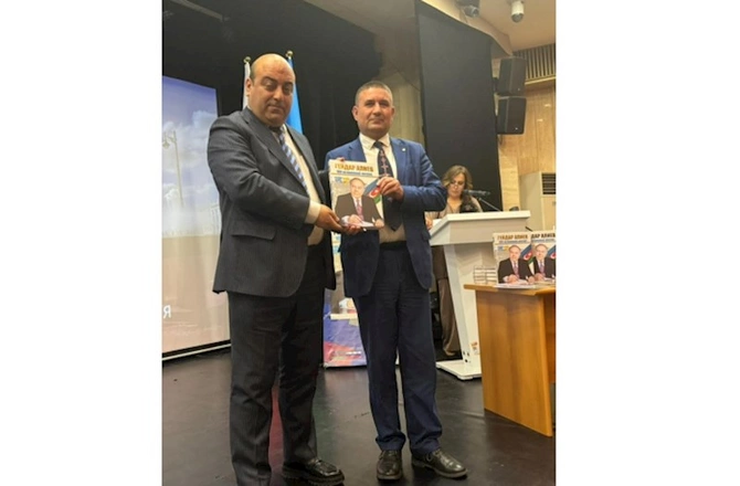 Sankt-Peterburqda “Heydər Əliyevin həyatının 100 anı” kitabının təqdimatı — FOTOLAR