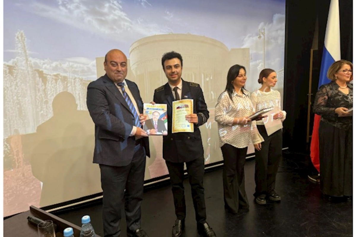 Sankt-Peterburqda “Heydər Əliyevin həyatının 100 anı” kitabının təqdimatı — FOTOLAR