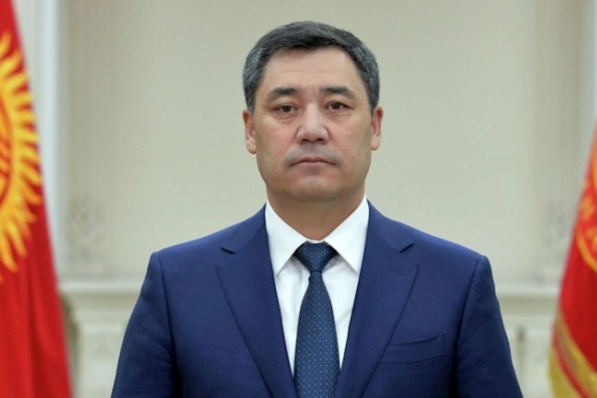 Qırğızıstan Prezidenti Bakıda şəhidlərin xatirəsini anıb