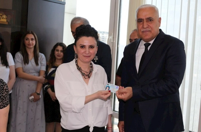 YAP Xətai rayon təşkilatında partiya sıralarına yeni qəbul olunanlara üzvlük vəsiqələri təqdim edildi — FOTOLAR