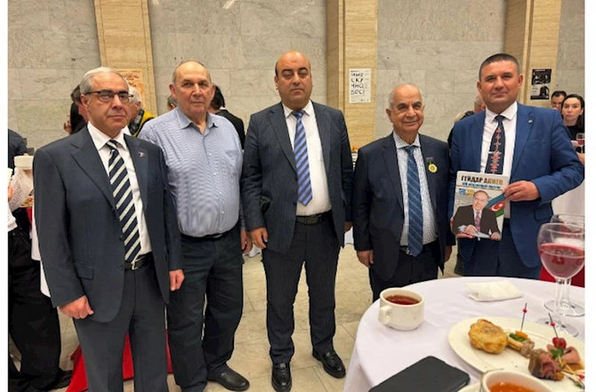 Sankt-Peterburqda “Heydər Əliyevin həyatının 100 anı” kitabının təqdimatı — FOTOLAR