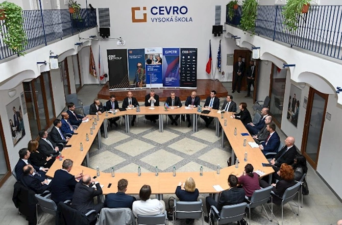 Ceyhun Bayramov Çexiyada bir sıra şəxslərlə fikir mübadiləsi apardı — FOTOLAR Ceyhun Bayramov Çexiyada bir sıra şəxslərlə fikir mübadiləsi apardı — FOTOLAR