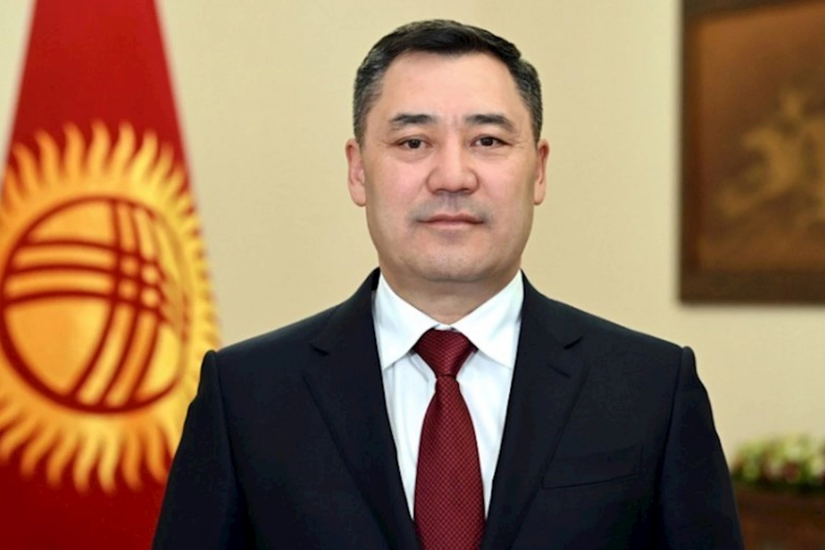 Sadır Japarov Ulu Öndər Heydər Əliyevin məzarını ziyarət etdi