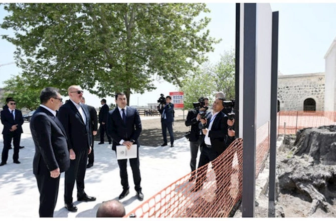 Prezidentlər Pənahəli xanın sarayı və İmarət kompleksində — FOTOLAR Prezidentlər Pənahəli xanın sarayı və İmarət kompleksində — FOTOLAR