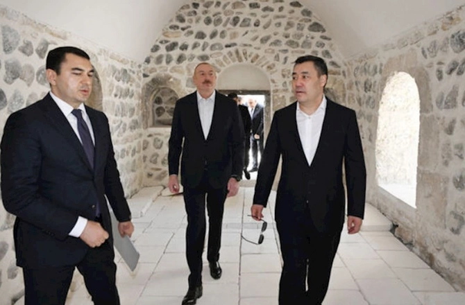 Prezidentlər Pənahəli xanın sarayı və İmarət kompleksində — FOTOLAR Prezidentlər Pənahəli xanın sarayı və İmarət kompleksində — FOTOLAR