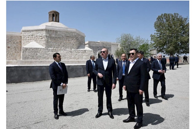 Prezidentlər Pənahəli xanın sarayı və İmarət kompleksində — FOTOLAR Prezidentlər Pənahəli xanın sarayı və İmarət kompleksində — FOTOLAR
