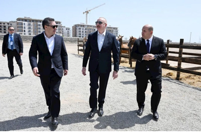 Prezidentlər Pənahəli xanın sarayı və İmarət kompleksində — FOTOLAR Prezidentlər Pənahəli xanın sarayı və İmarət kompleksində — FOTOLAR