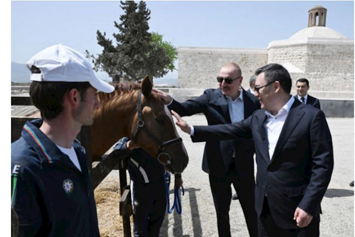 İlham Əliyev Sadır Japarova Qarabağ atı hədiyyə etdi