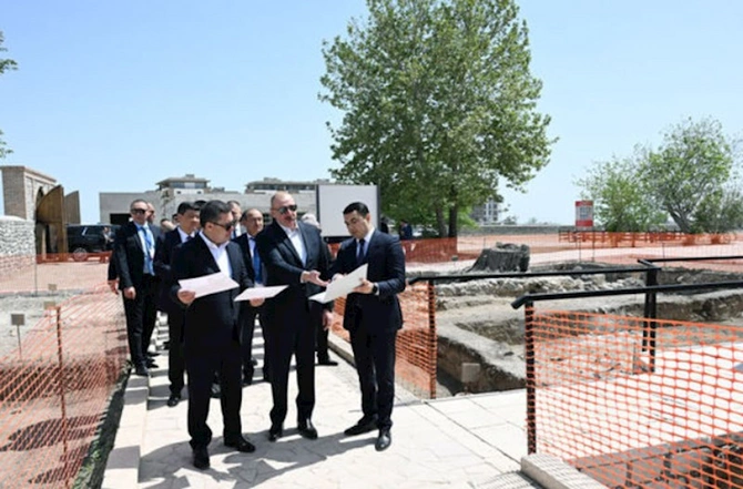Prezidentlər Pənahəli xanın sarayı və İmarət kompleksində — FOTOLAR Prezidentlər Pənahəli xanın sarayı və İmarət kompleksində — FOTOLAR
