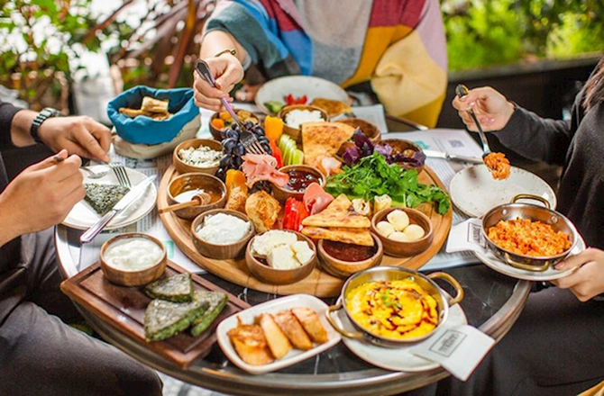 Bakıda ailə ilə şam yeməyi 200 manata başa gəlir