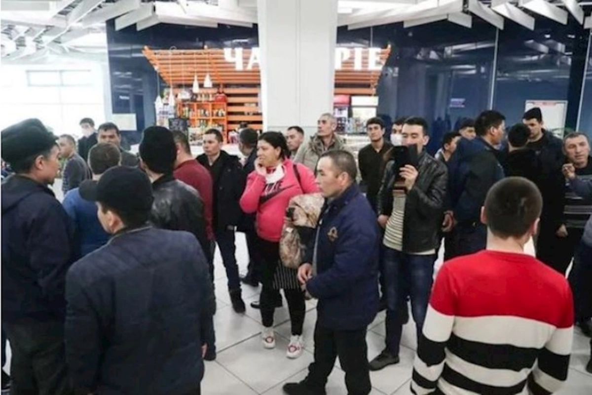 Minə yaxın Tacikistan vətəndaşı Moskva hava limanlarında çətin vəziyyətdə qaldı