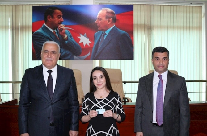 YAP Xətai rayon təşkilatında partiya sıralarına yeni qəbul olunanlara üzvlük vəsiqələri təqdim olundu — FOTO