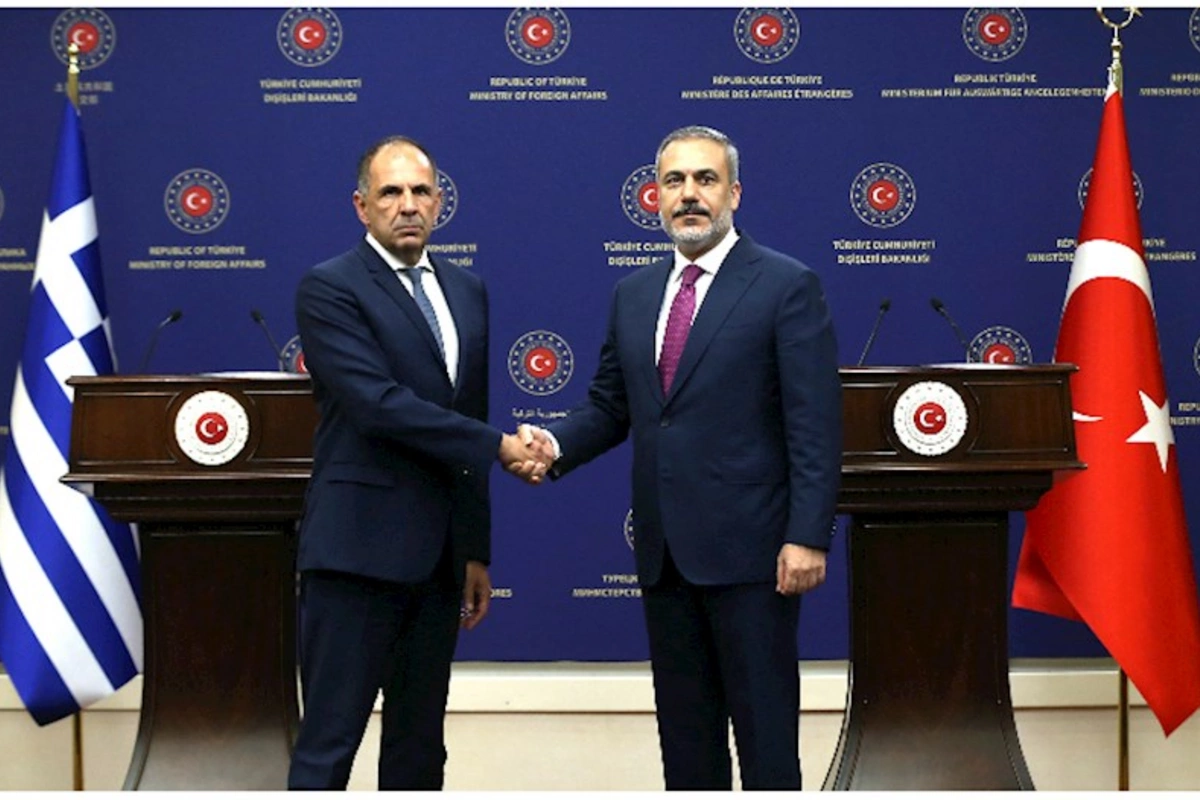 Hakan Fidan yunan həmkarı ilə görüşdü