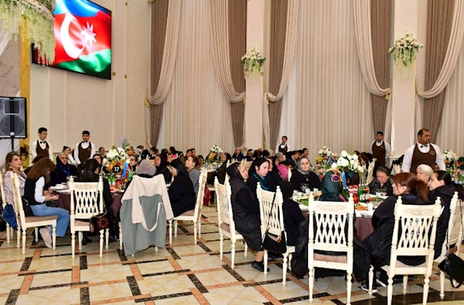 Abşeronda iftar süfrəsi açıldı — FOTOLAR Abşeronda iftar süfrəsi açıldı — FOTOLAR