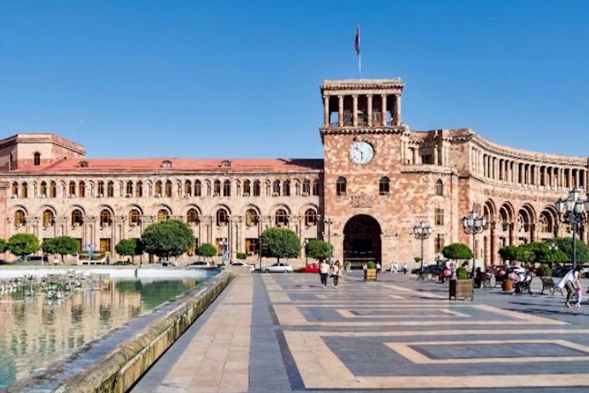 Ermənistana köçən ruslar təqib edildiklərini bildirirlər