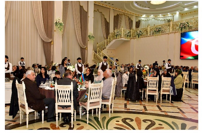 Abşeronda iftar süfrəsi açıldı — FOTOLAR Abşeronda iftar süfrəsi açıldı — FOTOLAR