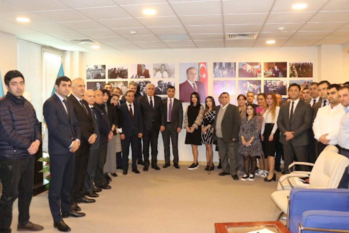 YAP Xətai rayon təşkilatında partiya sıralarına yeni qəbul olunanlara üzvlük vəsiqələri təqdim olundu — FOTO