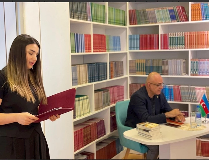Səbail MKS-nin Mərkəzi Kitabxanasında Elçin Mirzəbəyli ilə görüş keçirilib — FOTOLAR Səbail MKS-nin Mərkəzi Kitabxanasında Elçin Mirzəbəyli ilə görüş keçirilib — FOTOLAR