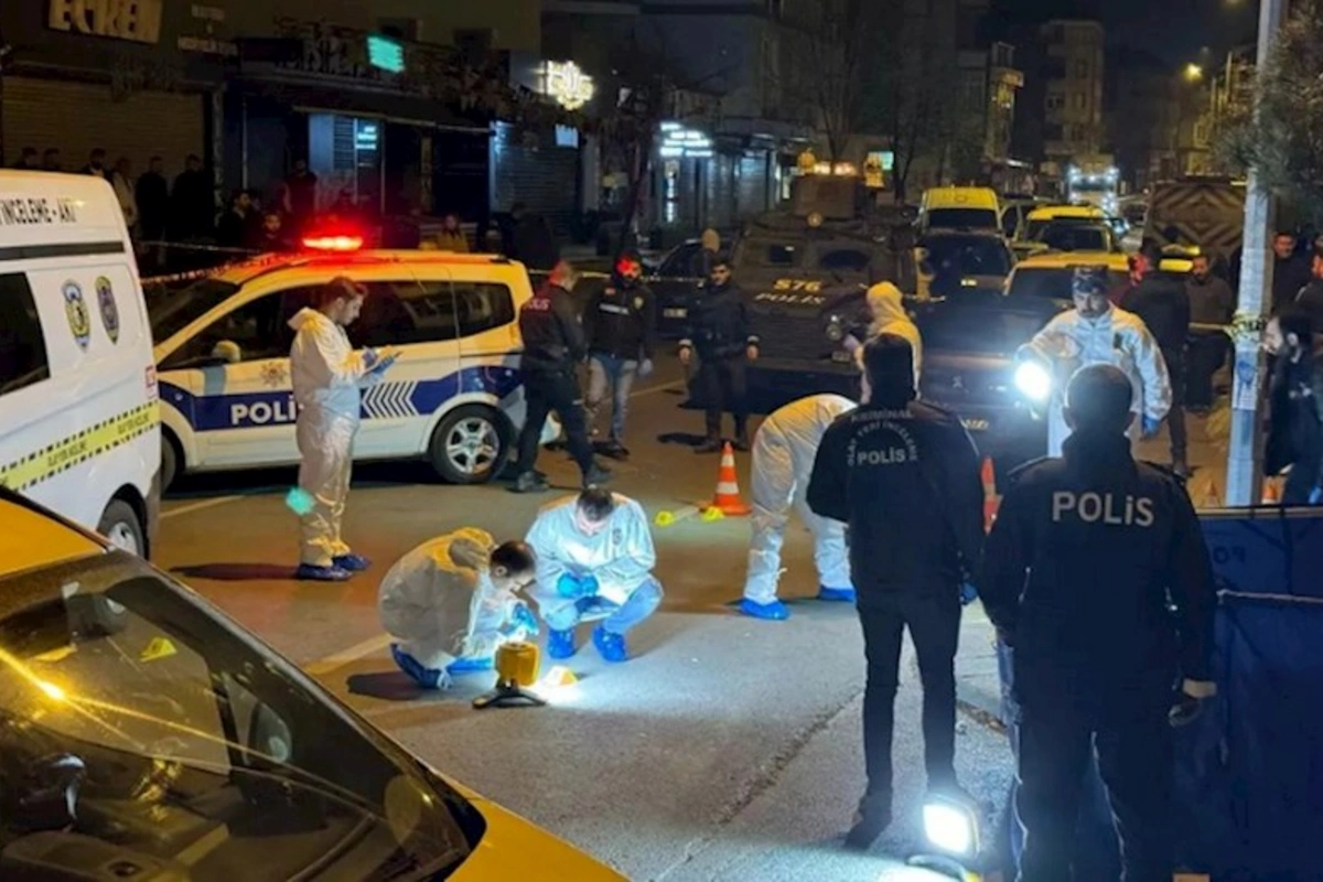 İstanbulda silahlı hücum: Ölən var