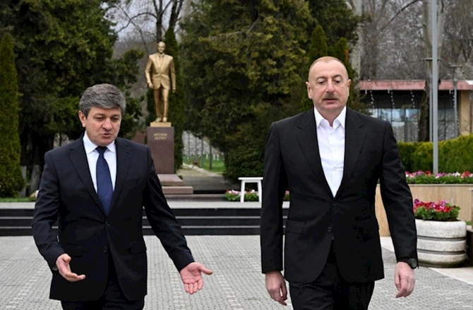 Prezident Qəbələdə Heydər Əliyevin abidəsini ziyarət etdi — FOTO