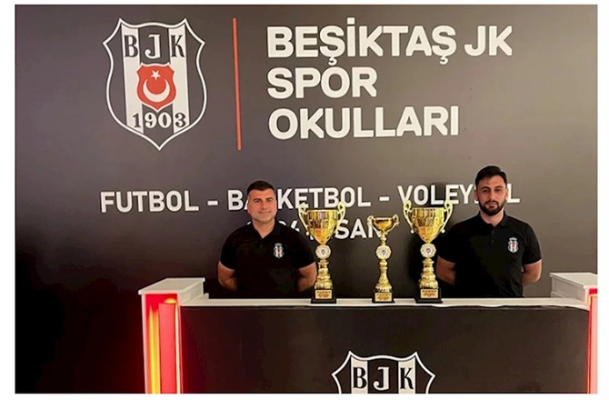 Azərbaycan Beşiktaş Futbol Məktəbi çempion oldu — VİDEO Azərbaycan Beşiktaş Futbol Məktəbi çempion oldu — VİDEO