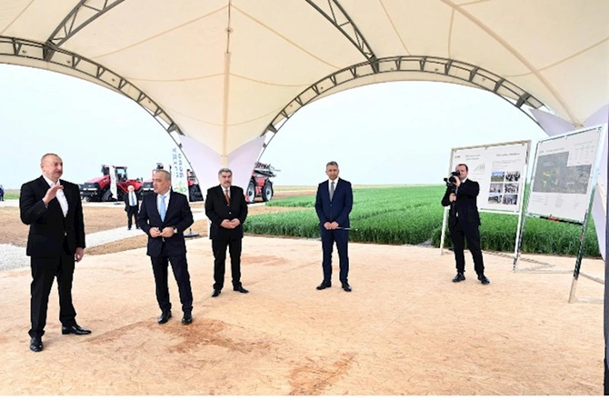 Prezident Hacıqabulda suvarma qurğuları kompleksi ilə tanış oldu — FOTOLAR