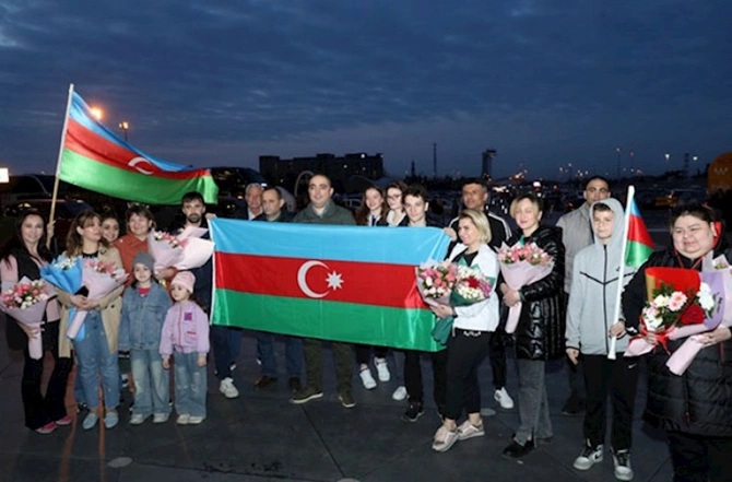 Gimnastlarımız vətənə döndülər — FOTOLAR