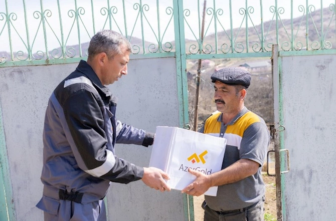 “AzerGold” Daşkəsəndə aztəminatlı ailələrə Ramazan sovqatı payladı — FOTOLAR “AzerGold” Daşkəsəndə aztəminatlı ailələrə Ramazan sovqatı payladı — FOTOLAR
