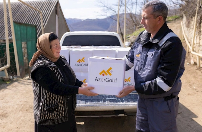 “AzerGold” Daşkəsəndə aztəminatlı ailələrə Ramazan sovqatı payladı — FOTOLAR “AzerGold” Daşkəsəndə aztəminatlı ailələrə Ramazan sovqatı payladı — FOTOLAR