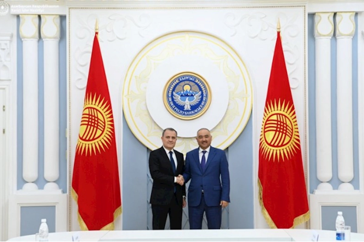 Ceyhun Bayramov Qırğız Respublikası Parlamentinin sədri ilə görüşdü