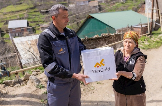 “AzerGold” Daşkəsəndə aztəminatlı ailələrə Ramazan sovqatı payladı — FOTOLAR “AzerGold” Daşkəsəndə aztəminatlı ailələrə Ramazan sovqatı payladı — FOTOLAR