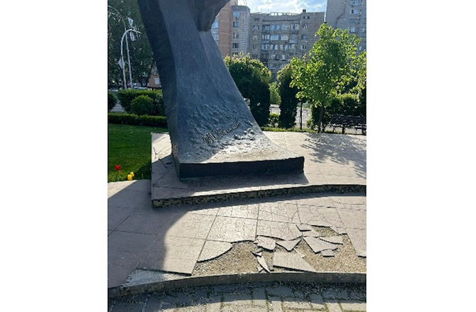 Müslüm Maqomayevin adını daşıyan park və heykəl biabırçı vəziyyətdə — Səfirlik və diaspora nə işlə məşğuldur? (VİDEO/FOTO) Müslüm Maqomayevin adını daşıyan park və heykəl biabırçı vəziyyətdə — Səfirlik və diaspora nə işlə məşğuldur? (VİDEO/FOTO)