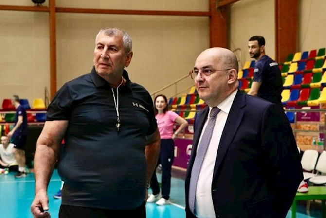 Şahin Bağırov qadınlardan ibarət millimizlə görüşdü — FOTOLAR