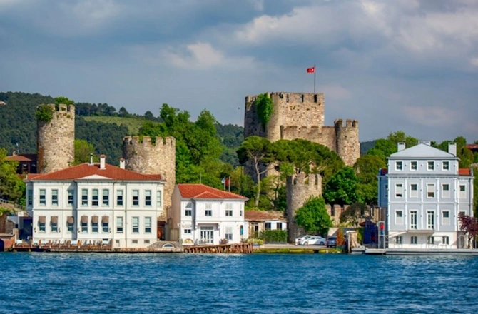 İstanbul Su Yolu üzərində memarlıq möcüzələri: İkonik Boğaziçi malikanələrini kəşf edin! İstanbul Su Yolu üzərində memarlıq möcüzələri: İkonik Boğaziçi malikanələrini kəşf edin!