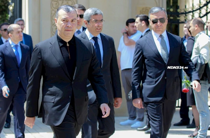 Nazir Sahil Babayevin Stefano Riccidən geyiminin qiyməti nə qədərdir? — FOTOLAR