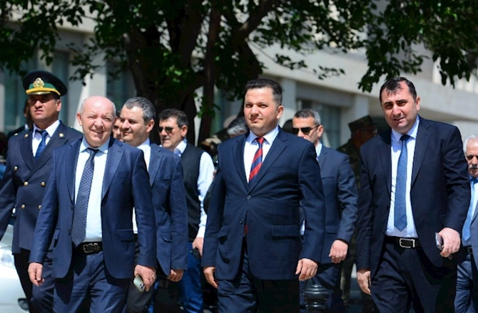 Dövlət rəsmiləri Heydər Əliyevin məzarını ziyarət edir — FOTOLAR Dövlət rəsmiləri Heydər Əliyevin məzarını ziyarət edir — FOTOLAR