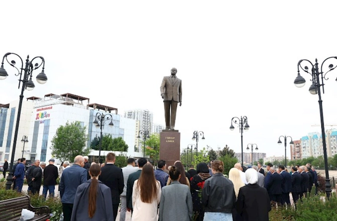Həştərxanda Heydər Əliyevin 101-ci ildönümü qeyd edildi — FOTOLAR