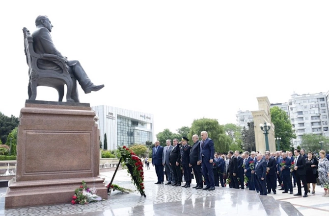 Əbədiyaşar Lider — FOTOLAR Əbədiyaşar Lider — FOTOLAR