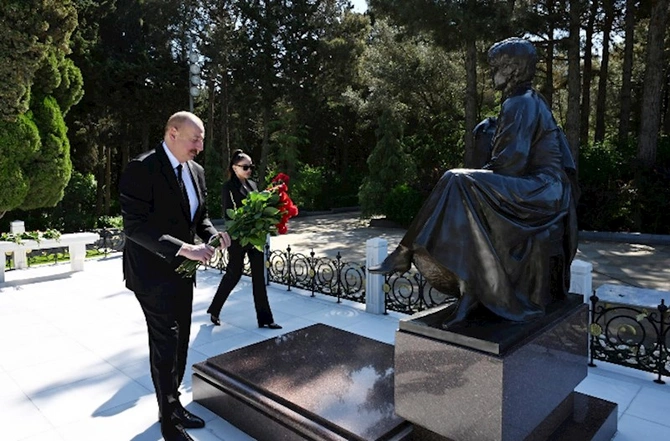 Prezident və birinci xanım Heydər Əliyevin məzarını ziyarət etdi — FOTOLAR