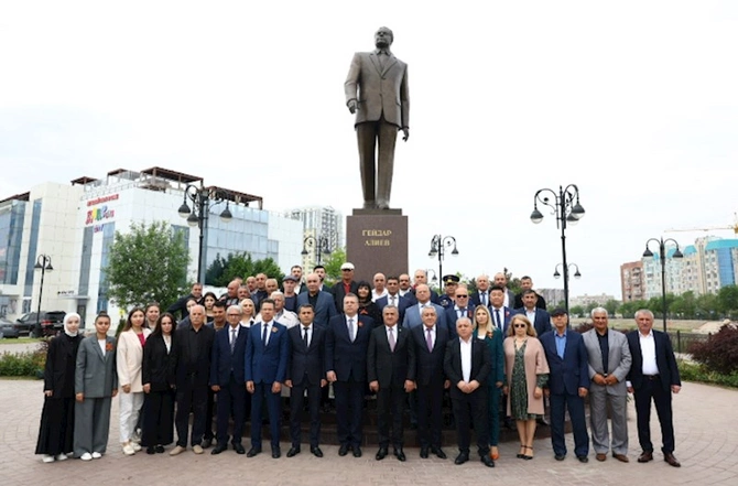 Həştərxanda Heydər Əliyevin 101-ci ildönümü qeyd edildi — FOTOLAR