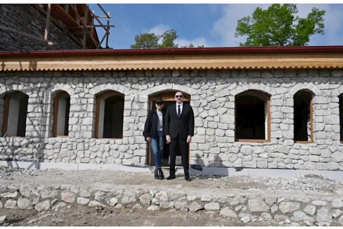 Prezident və birinci xanım Şuşada Üzeyir Hacıbəylinin ev-muzeyində olublar — YENİLƏNİB