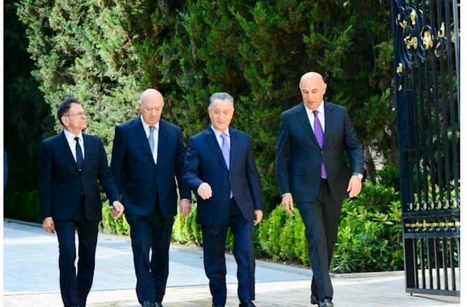 Dövlət rəsmiləri Heydər Əliyevin məzarını ziyarət edir — FOTOLAR Dövlət rəsmiləri Heydər Əliyevin məzarını ziyarət edir — FOTOLAR