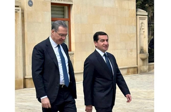 Dövlət rəsmiləri Heydər Əliyevin məzarını ziyarət edir — FOTOLAR Dövlət rəsmiləri Heydər Əliyevin məzarını ziyarət edir — FOTOLAR