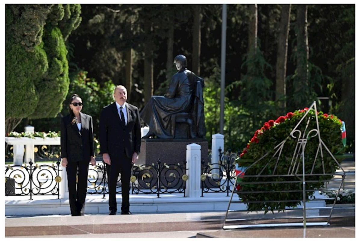 Prezident və birinci xanım Heydər Əliyevin məzarını ziyarət etdi — FOTOLAR