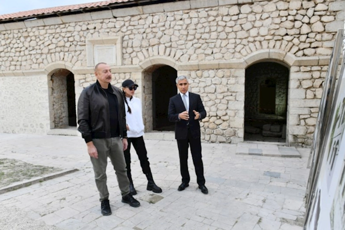 Şuşada Çöl Qala məscidində aparılan bərpa işləri ilə tanışlıq