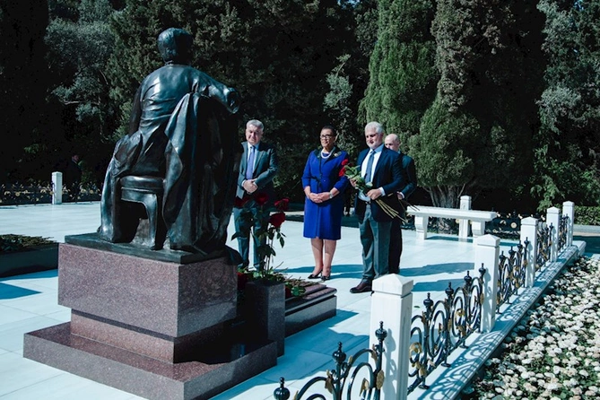 Baroness Patrisia Skotland Azərbaycanı ziyarət edib — FOTOLAR Baroness Patrisia Skotland Azərbaycanı ziyarət edib — FOTOLAR