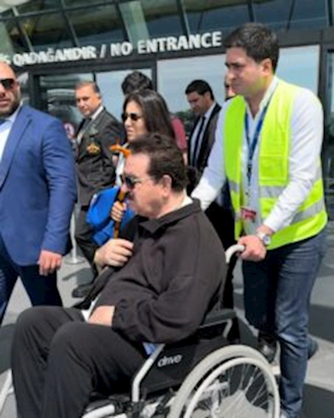 İbrahim Tatlısəs Bakıya əlil arabasında gəldi — FOTOLAR İbrahim Tatlısəs Bakıya əlil arabasında gəldi — FOTOLAR
